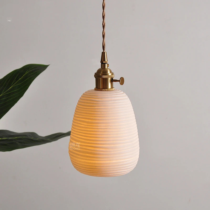 Lámpara Colgante LED de Cerámica Blanca Nórdica con Interruptor de Perilla para Dormitorio, Comedor y Sala de Estar | Lámpara Colgante Moderna de Cobre