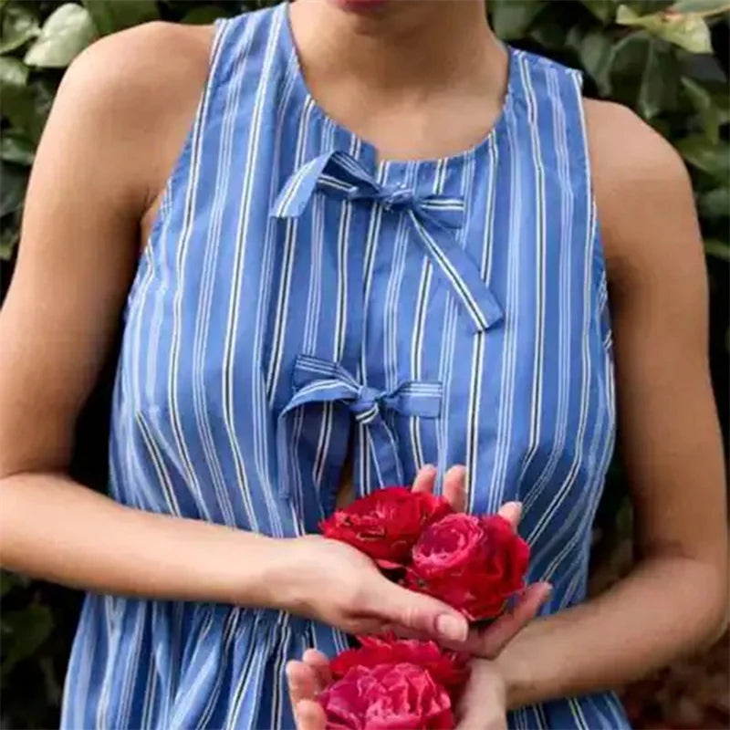 Top Sin Mangas para Mujer: Camiseta Elegante a Rayas con Cardigan y Lazo.
