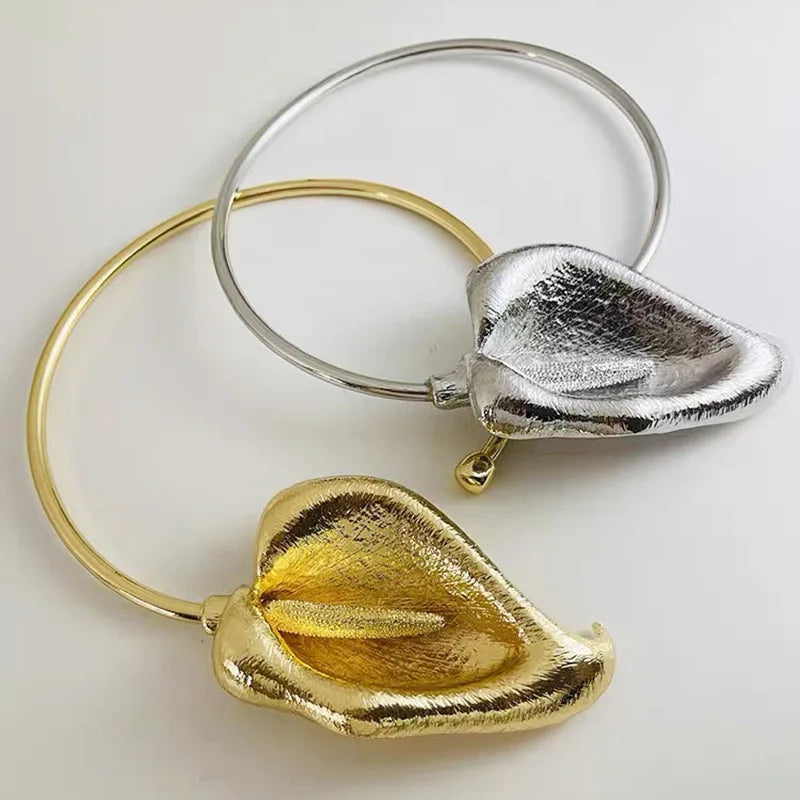 Collar Gargantilla Abierta Exagerada 2024 con Forma de Flor Metálica, Grueso y Plegado, para Mujer y Niña - Joyería Vintage para Fiestas