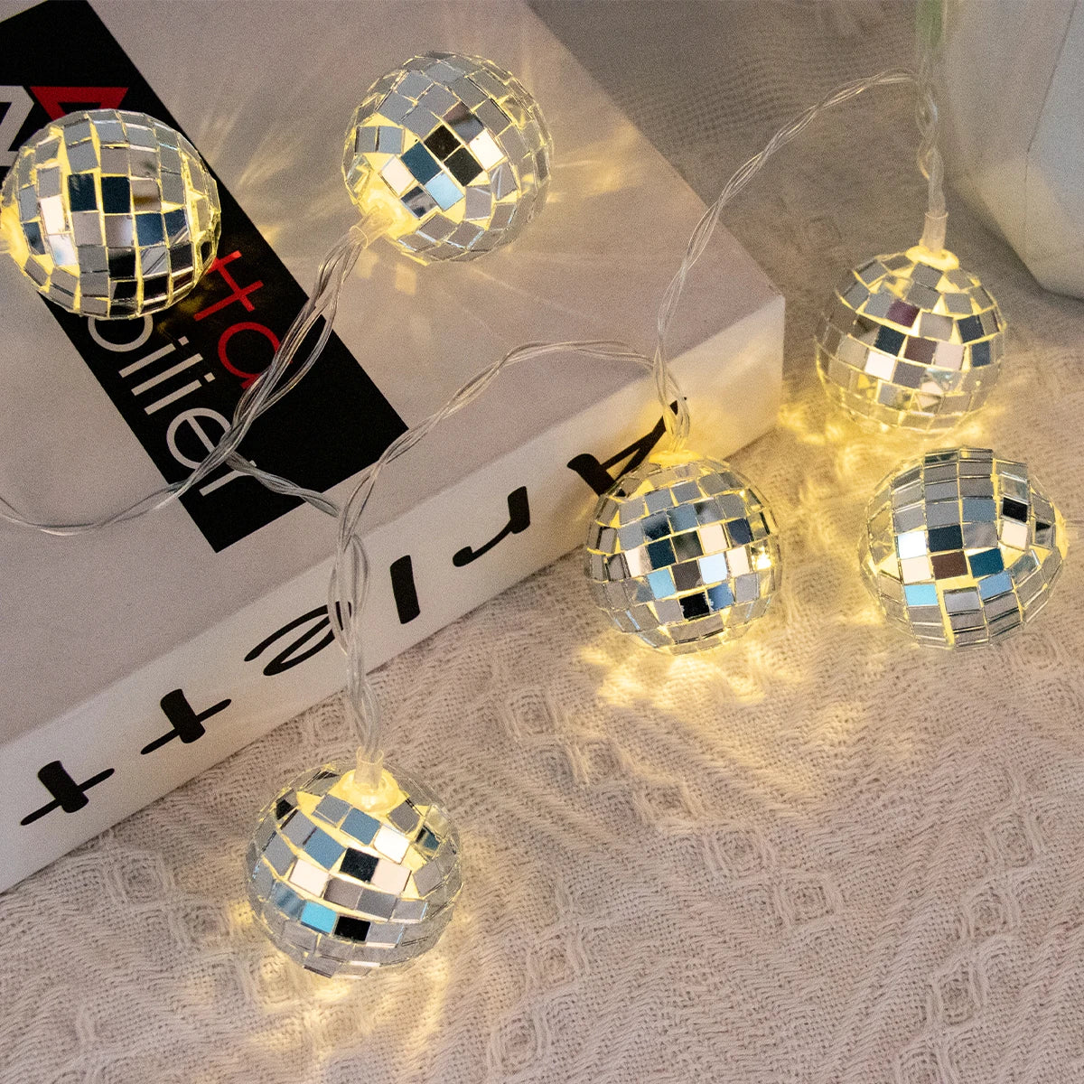 Cadena de Luces Espejo Disco 1.5m - Decoración Retro de Fiesta Disco Años 70s y 80s, Guirnalda para Cumpleaños de Adultos, Bodas y Hogar