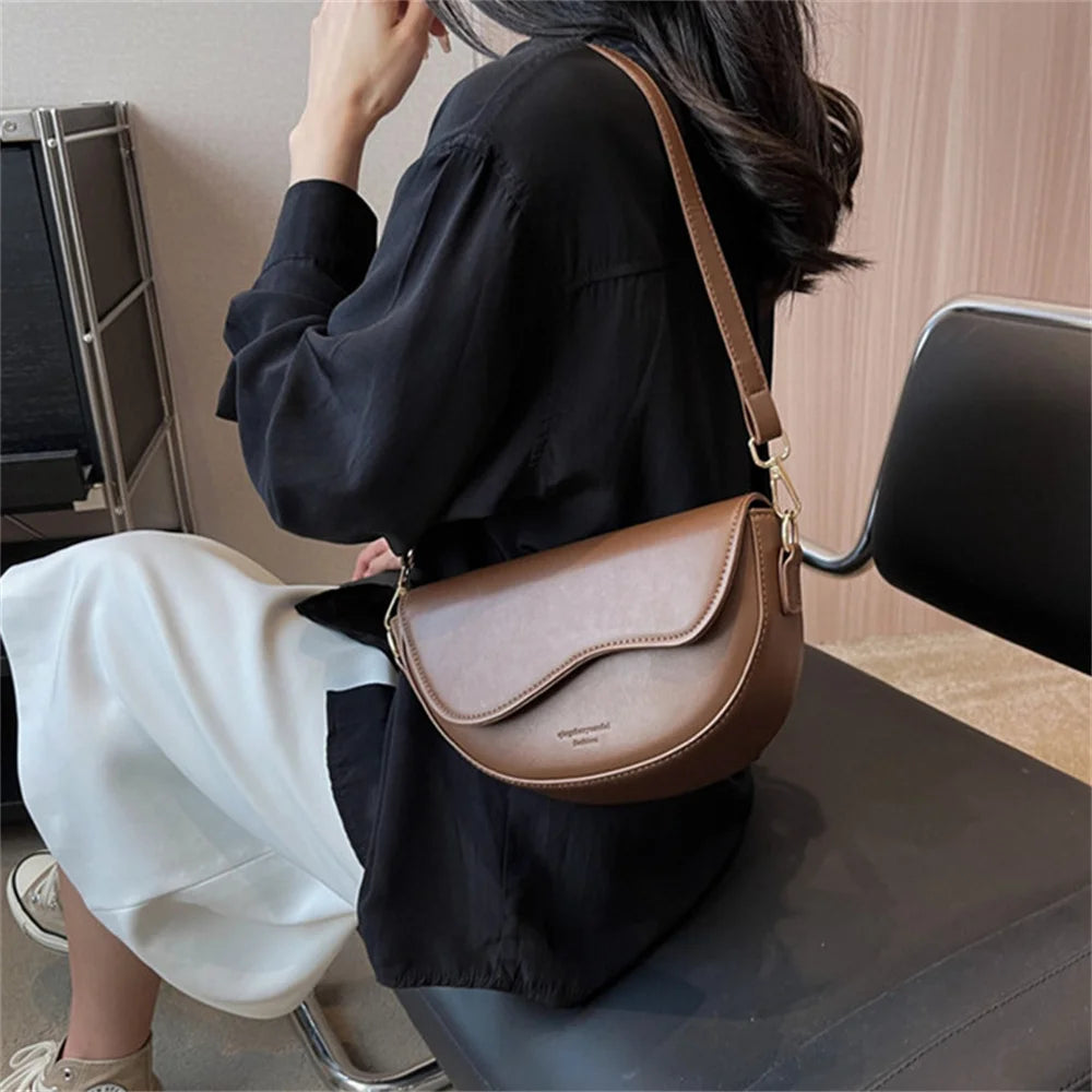 Nuevos Bolsos Crossbody de Cuero PU para Mujer con Correa Ancha Roja Estilosa, Bolsos de Hombro de Color Sólido, Bolsos Underarm de Moda