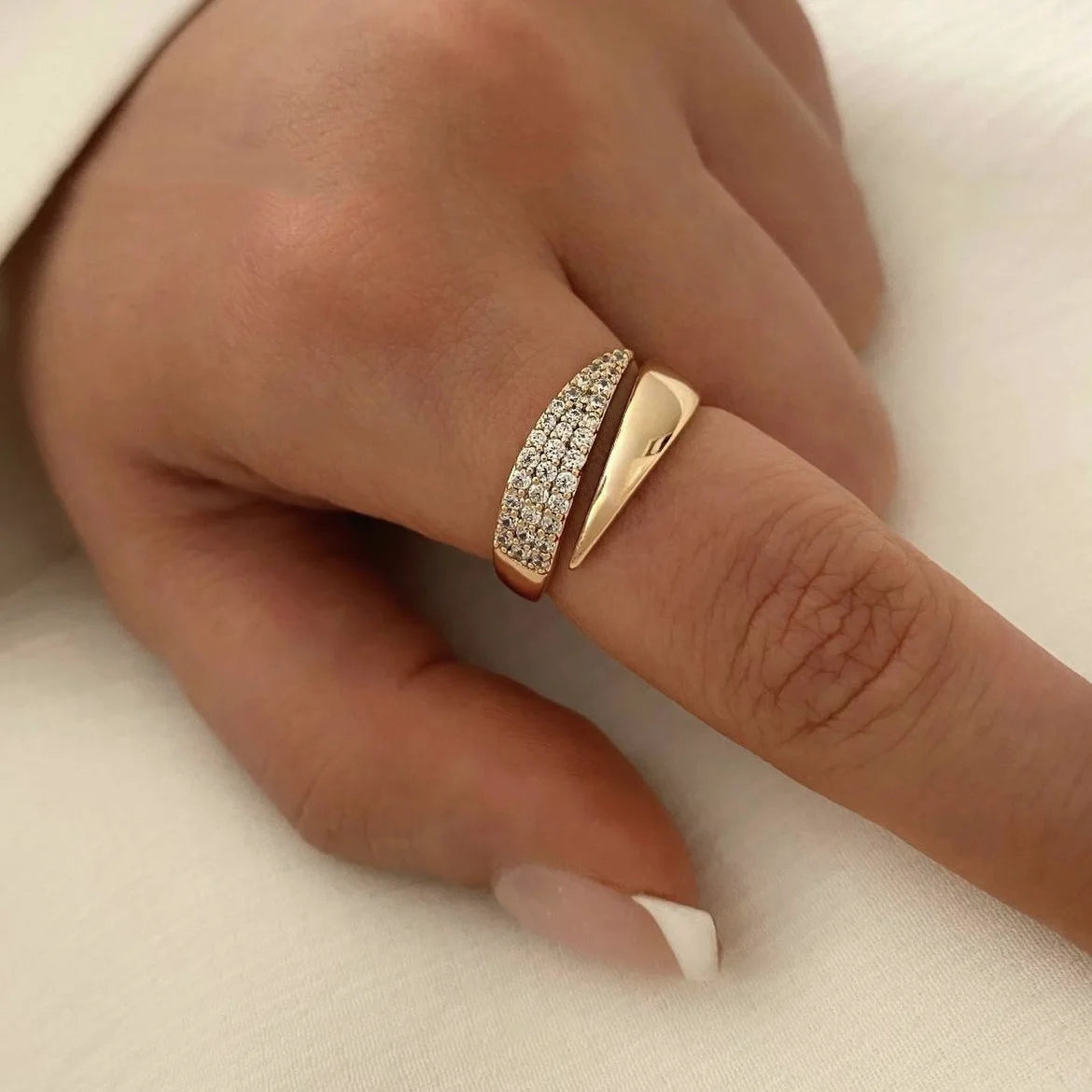 Anillos de Sol Chapados en Oro de 18K para Mujer, Acero Inoxidable con Piedra Natural, Anillo Hueco con Textura de Metal, Joyería de Moda 2024