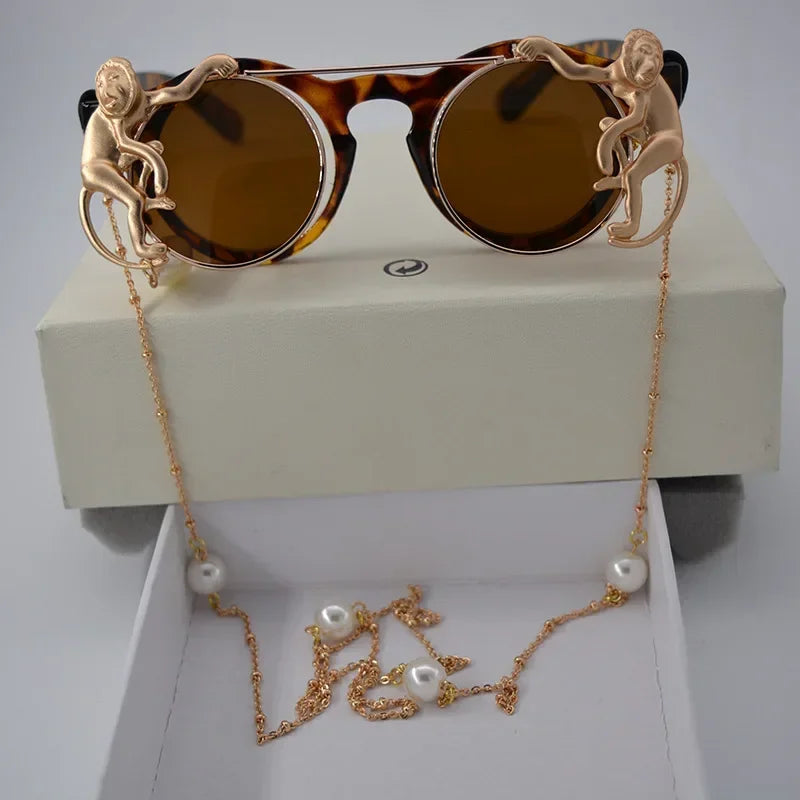 Gafas de Sol Barrocas con Montura de Leopardo, mono dorado y Cadena de Metal - Protección UV400 y Estilo Retro Elegante