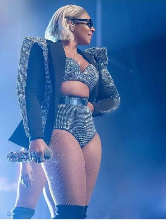 Conjunto de Tres Piezas con Diamantes de Imitación Plateados para Mujer - Brillante Traje para Cantantes y Bailarinas