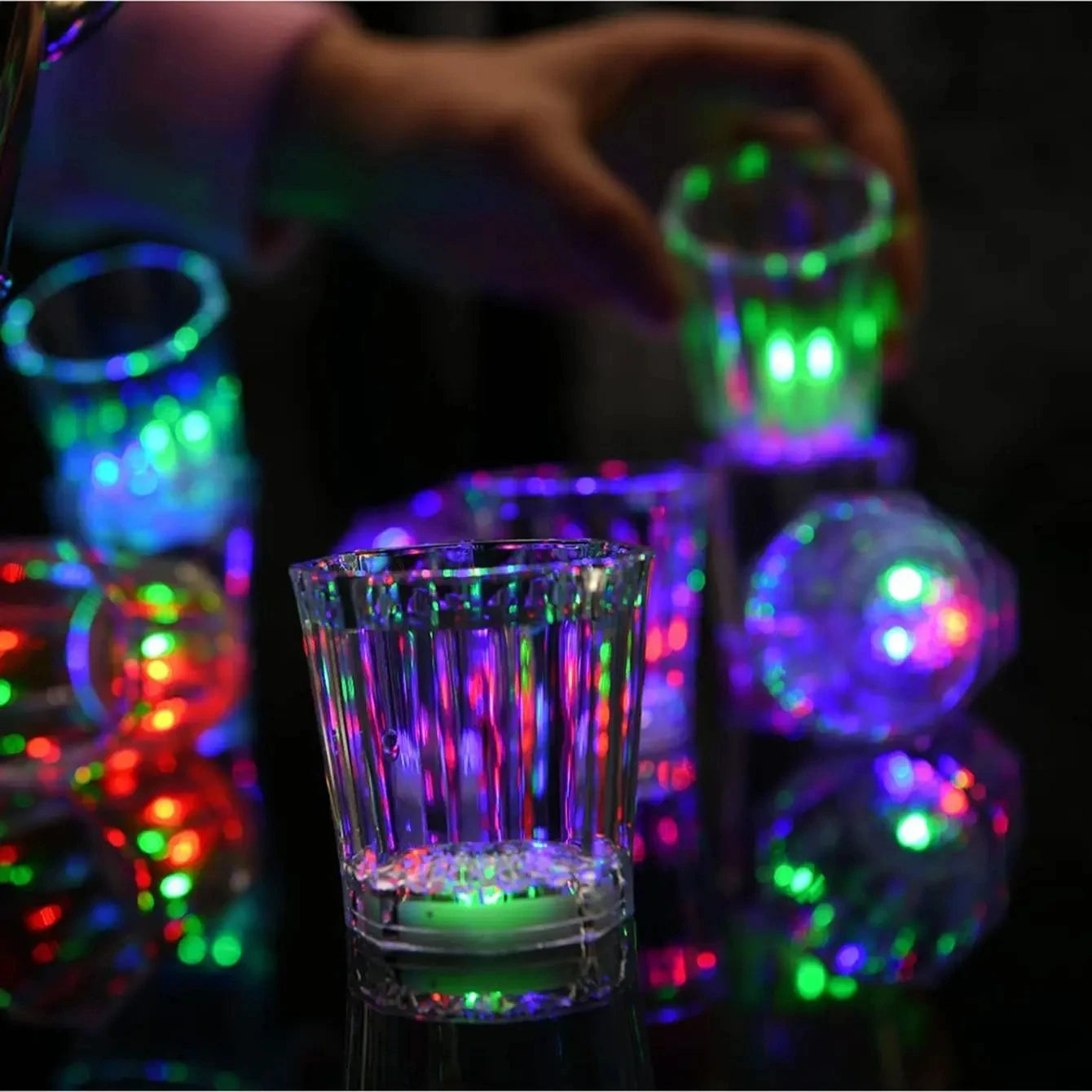 Vasos de Chupito Luminosos LED para Fiestas - Set de 12/24 Copas Brillantes que Brillan en la Oscuridad, Perfectas para Cumpleaños