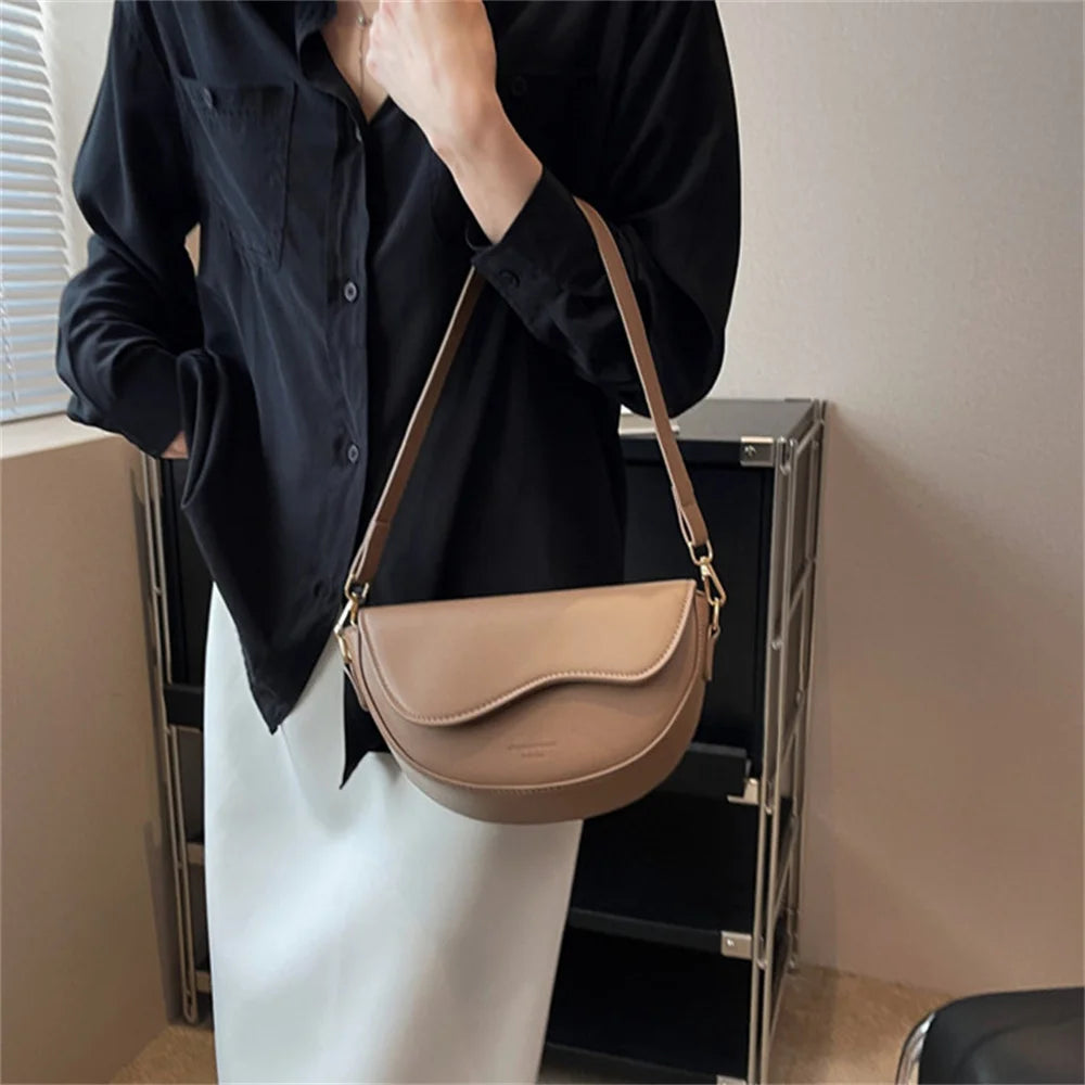 Nuevos Bolsos Crossbody de Cuero PU para Mujer con Correa Ancha Roja Estilosa, Bolsos de Hombro de Color Sólido, Bolsos Underarm de Moda