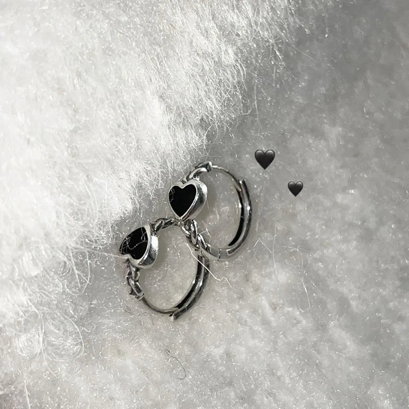 Pendientes de Aro de Plata de Ley 925 con Corazón Negro - Joyería Elegante para Mujer