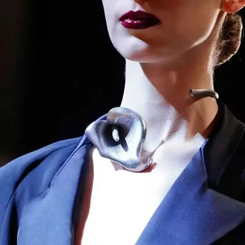 Collar Gargantilla Abierta Exagerada 2024 con Forma de Flor Metálica, Grueso y Plegado, para Mujer y Niña - Joyería Vintage para Fiestas