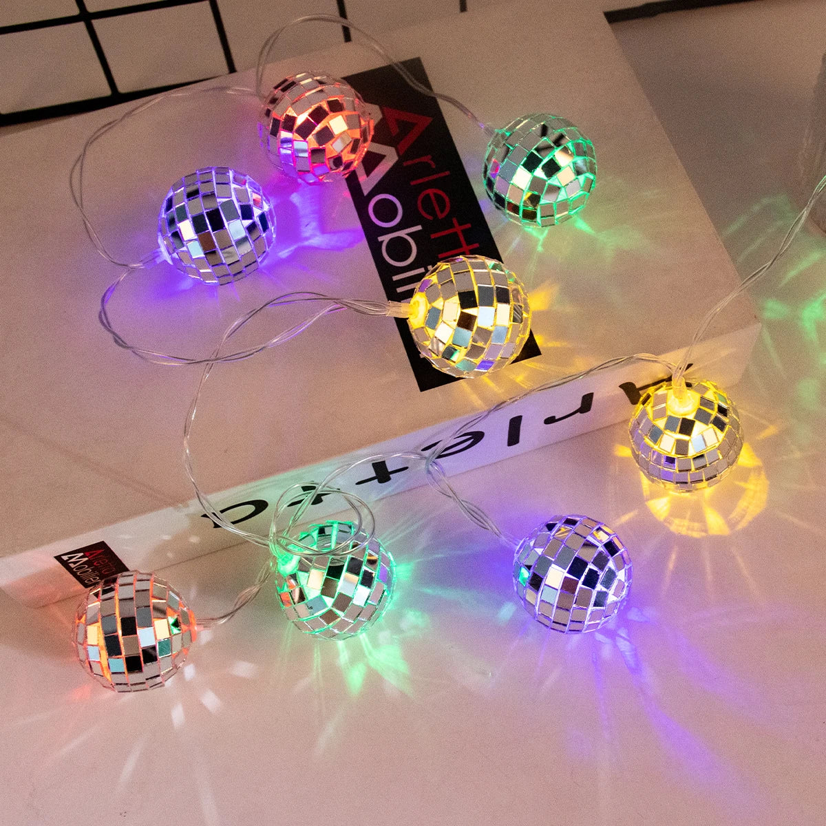 Cadena de Luces Espejo Disco 1.5m - Decoración Retro de Fiesta Disco Años 70s y 80s, Guirnalda para Cumpleaños de Adultos, Bodas y Hogar