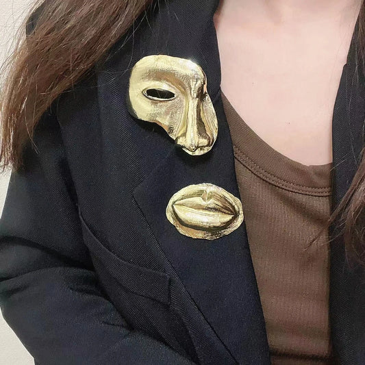 Goth Unisex Half Face Mask Lips Metal BroocMáscara Gótica Unisex con Broche de Metal en Forma de Labios para Mujer y Hombre, Accesorio Punk Hip Hop, Regalo de Joyería Vintagehs for Women Men Hip Hop Punk Pins Accessory Vintage Jewelry Gift