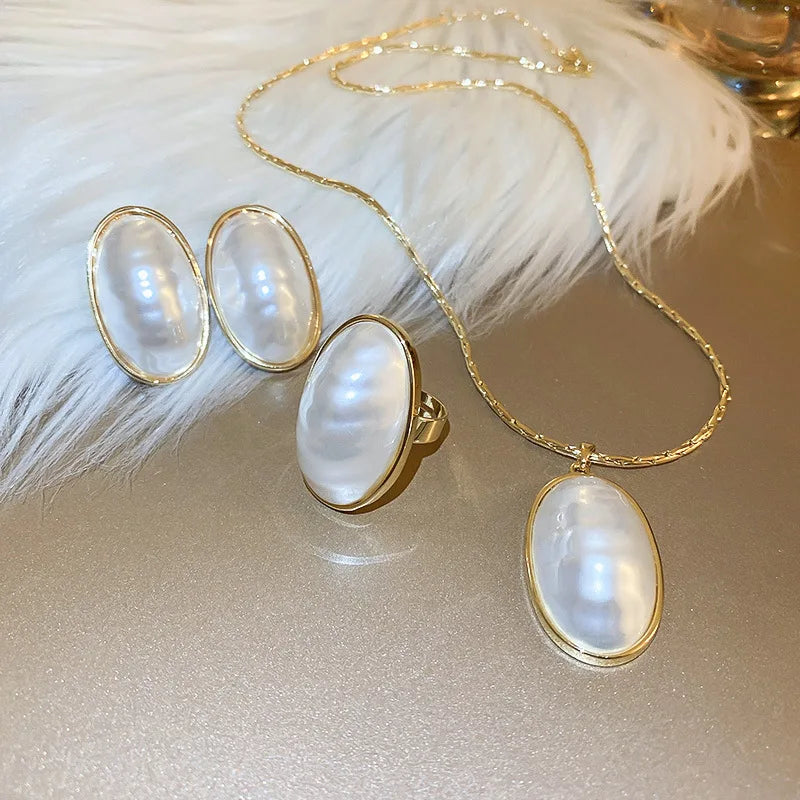 Collar de perlas grandes ovaladas para mujer, moda francesa, pendientes de tuerca de perlas de alta calidad, conjuntos de joyas de boda, moda de lujo, nuevo