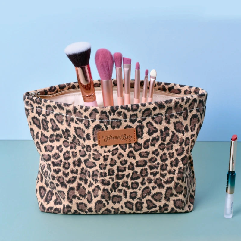 "Bolsa de Maquillaje de Leopardo Grande – Organizador de Cosméticos Elegante y Moderno para Mujeres y Niñas"