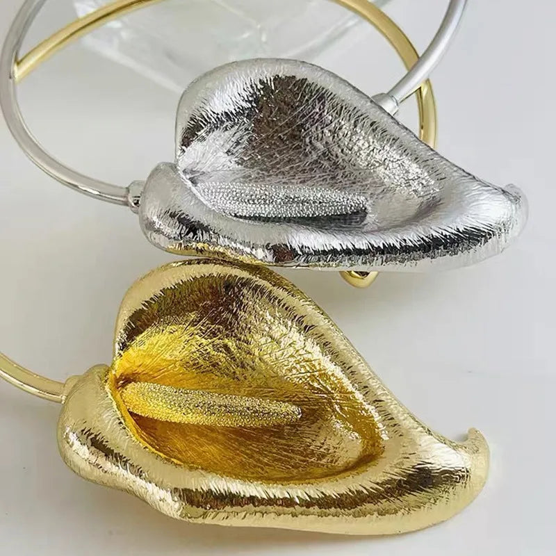 Collar Gargantilla Abierta Exagerada 2024 con Forma de Flor Metálica, Grueso y Plegado, para Mujer y Niña - Joyería Vintage para Fiestas