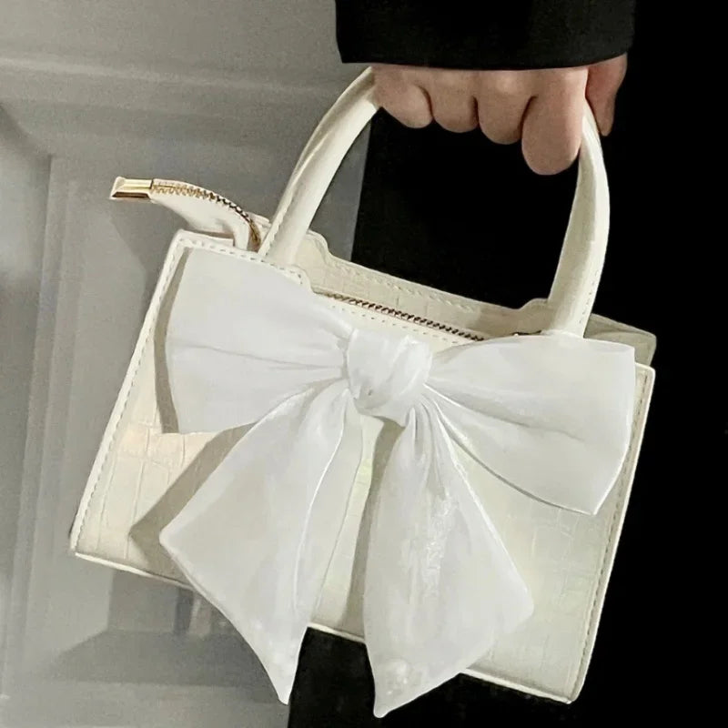 Bolso de Mano para Mujer: Clutch Dulce Rosa con Lazo, Ideal para Verano