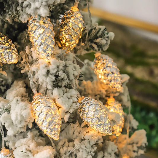 Guirnalda de Luces LED con Piñas – 1.5M de Luces para Árbol de Navidad, Adornos de Año Nuevo y Decoraciones Navideñas