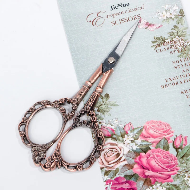 Tijeras Retro de Acero Inoxidable para Decoración de Uñas – Precisión y Estilo en Tus Manos