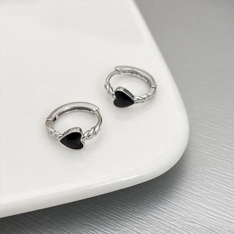 Pendientes de Aro de Plata de Ley 925 con Corazón Negro - Joyería Elegante para Mujer