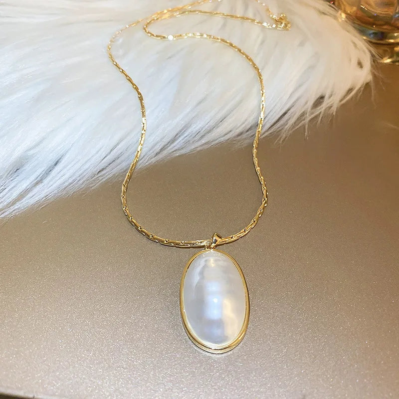 Collar de perlas grandes ovaladas para mujer, moda francesa, pendientes de tuerca de perlas de alta calidad, conjuntos de joyas de boda, moda de lujo, nuevo