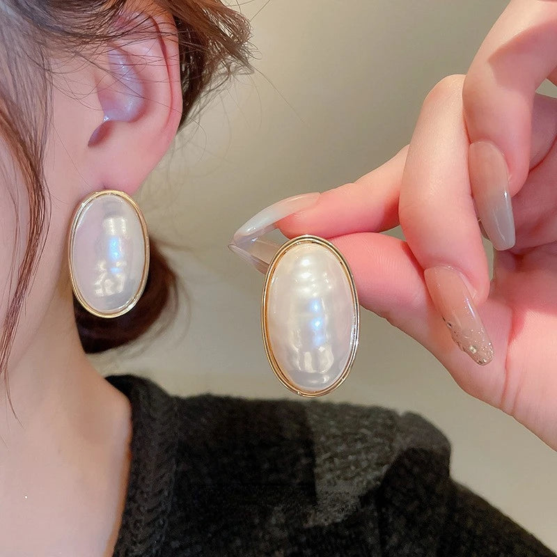 Collar de perlas grandes ovaladas para mujer, moda francesa, pendientes de tuerca de perlas de alta calidad, conjuntos de joyas de boda, moda de lujo, nuevo