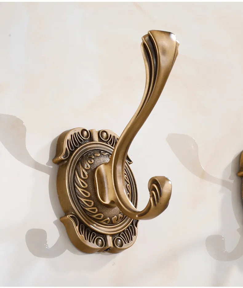 Ganchos de Metal para Colgar Toallas - Soporte Decorativo para Baño, Ropa y Accesorios