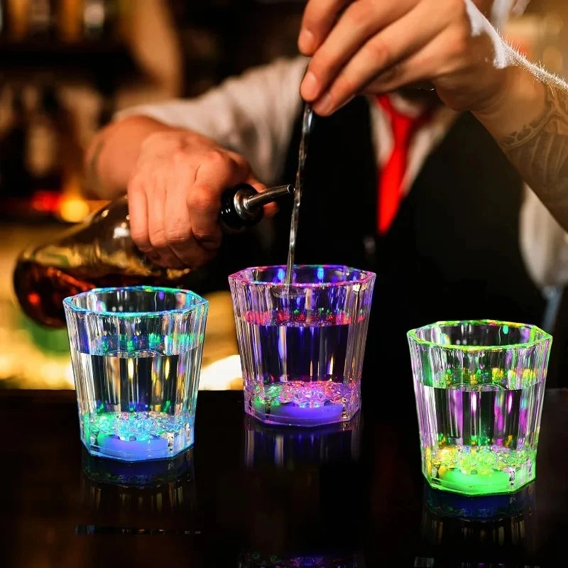 Vasos de Chupito Luminosos LED para Fiestas - Set de 12/24 Copas Brillantes que Brillan en la Oscuridad, Perfectas para Cumpleaños