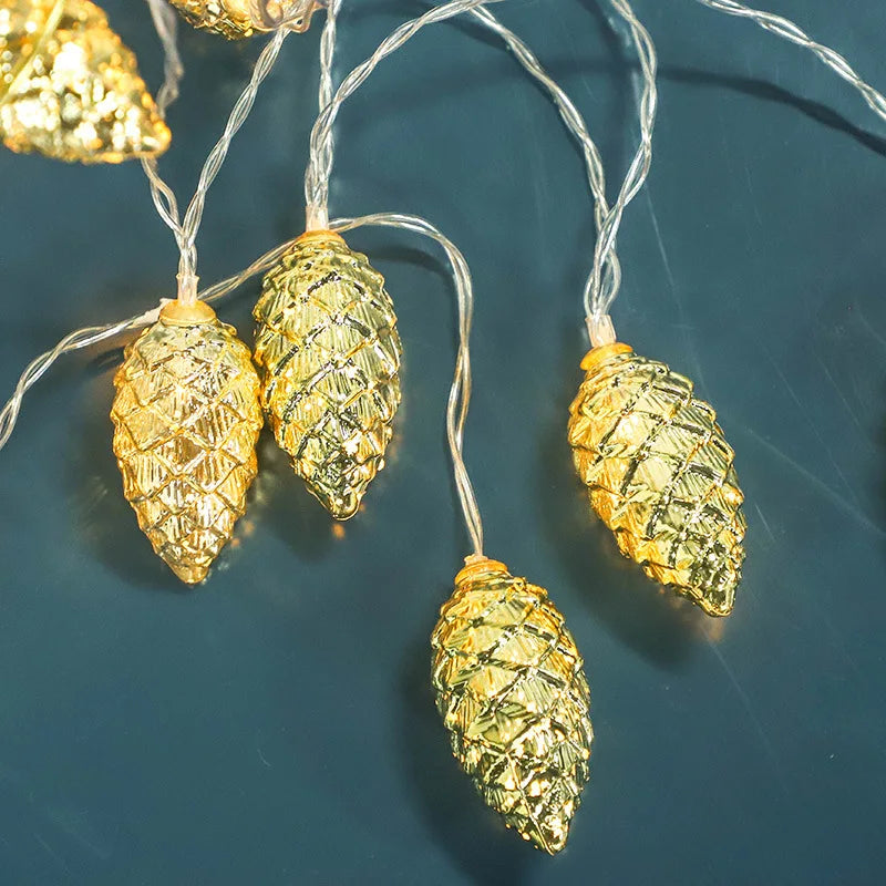 Guirnalda de Luces LED con Piñas – 1.5M de Luces para Árbol de Navidad, Adornos de Año Nuevo y Decoraciones Navideñas