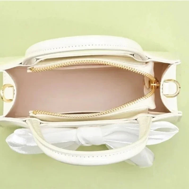 Bolso de Mano para Mujer: Clutch Dulce Rosa con Lazo, Ideal para Verano