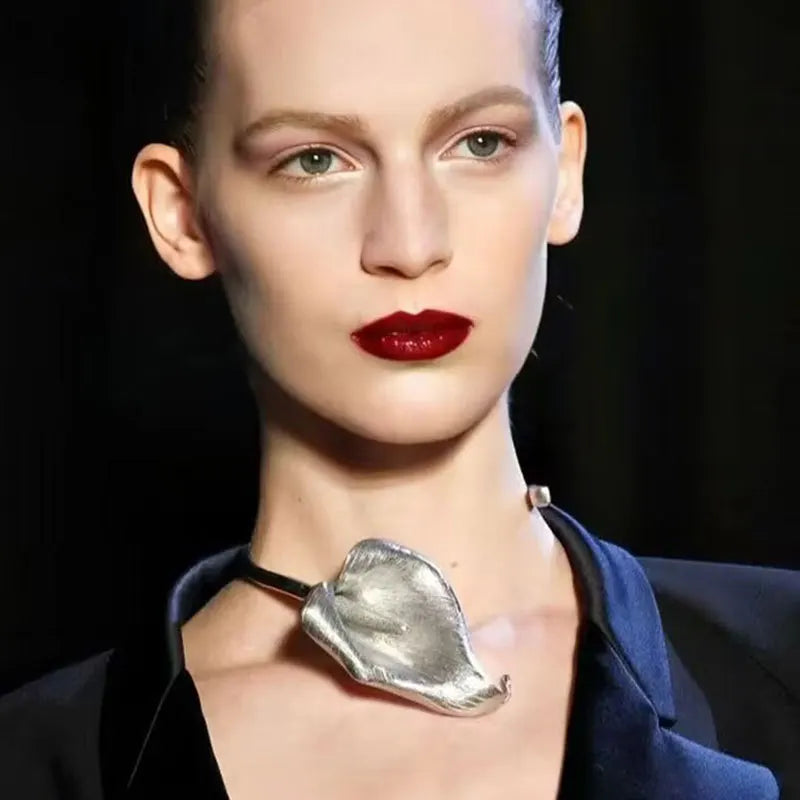 Collar Gargantilla Abierta Exagerada 2024 con Forma de Flor Metálica, Grueso y Plegado, para Mujer y Niña - Joyería Vintage para Fiestas