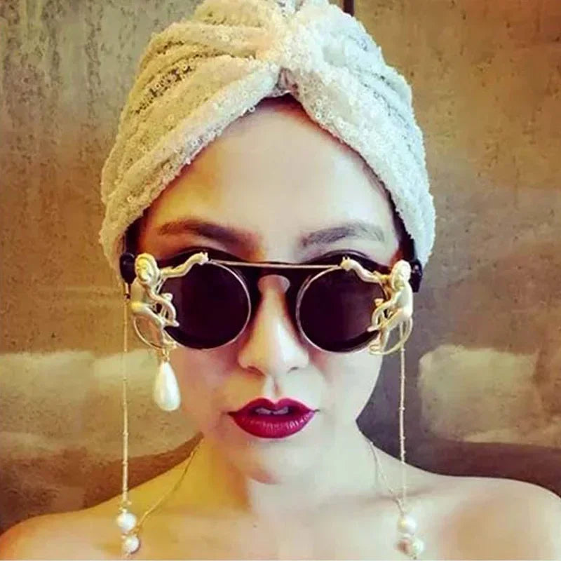 Gafas de Sol Barrocas con Montura de Leopardo, mono dorado y Cadena de Metal - Protección UV400 y Estilo Retro Elegante