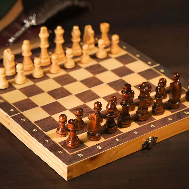 Juego de Ajedrez Magnético de Madera Plegable con Tablero de Fieltro 24cm x 24cm y Almacenamiento Interior, Ideal para Adultos y Niños, Regalo Familiar