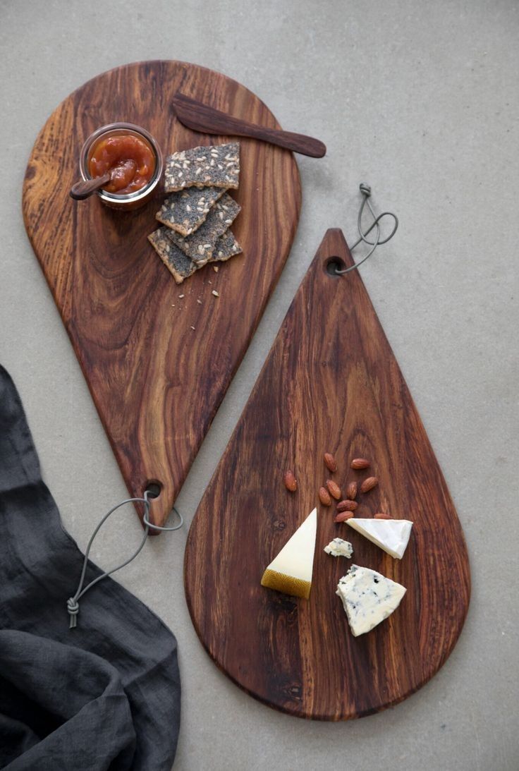 Tabla Gourmet de Madera Natural de Pino 20x30 cm Personalizada con Marca | Ideal para Restaurantes, Regalos Empresariales y Eventos