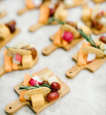 Tabla Gourmet de Madera Natural de Pino 20x30 cm Personalizada con Marca | Ideal para Restaurantes, Regalos Empresariales y Eventos