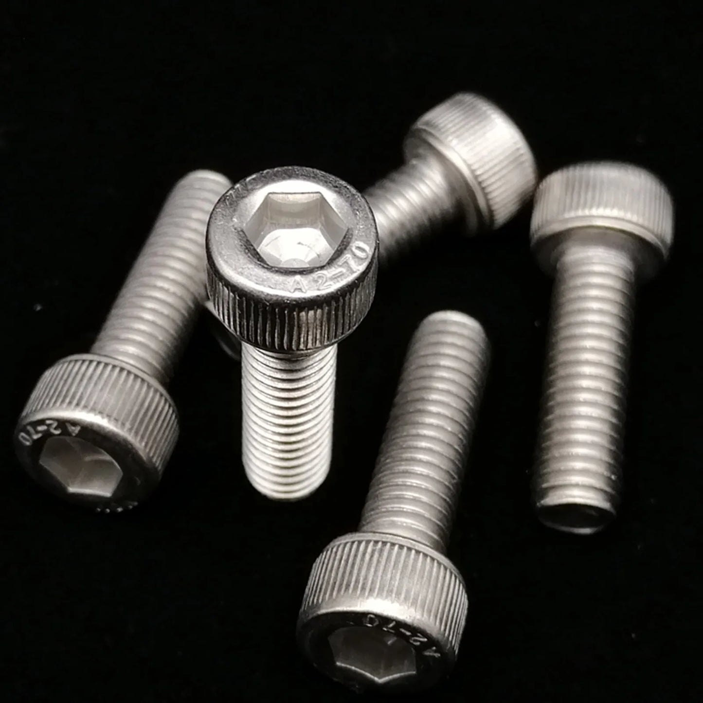 Kit de Tornillos y Tuercas de Acero Inoxidable 304 M1.6 M2 M2.5 M3 M4 M5 - 400/650/1140/2100 Piezas con Juego de Llaves Hexagonales