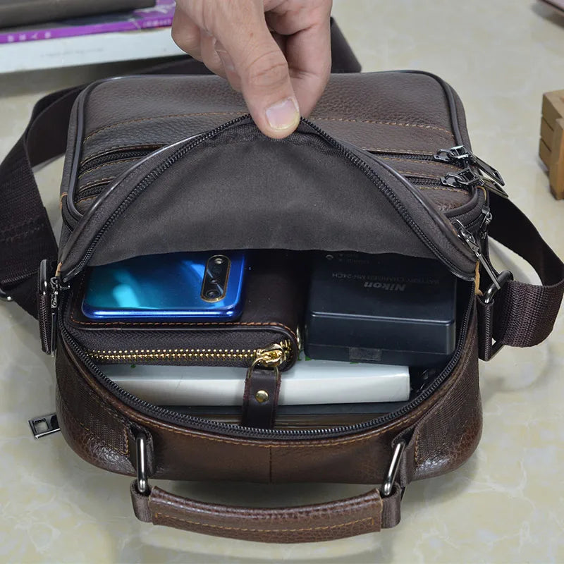 Bolso Bandolera para Hombre de Cuero Genuino – Elegante Mensajero de Marca de Lujo, Ideal para Tablets y Uso Diario