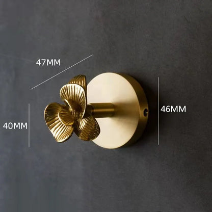 Gancho de Montaje en Pared sin Perforación – Gancho de Latón Dorado para Toallas, Ropa de Baño, Abrigos y Más – Ideal para Dormitorio, Sala de Estar y Cocina