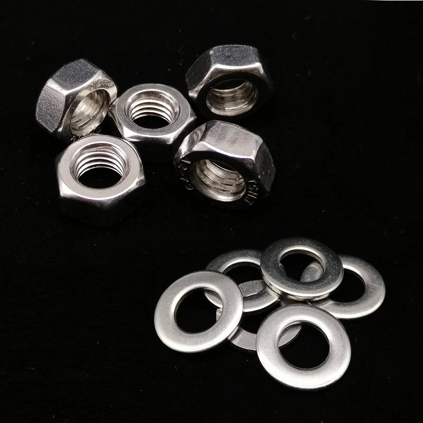 Kit de Tornillos y Tuercas de Acero Inoxidable 304 M1.6 M2 M2.5 M3 M4 M5 - 400/650/1140/2100 Piezas con Juego de Llaves Hexagonales