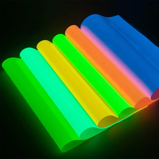 Vinilo Luminoso para Transferencia de Calor 12"x20"/30.5x50cm - Brilla en la Oscuridad para Prensa de Calor y CamisetasVinilo Luminoso para Transferencia de Calor 12"x20"/30.5x50cm - Brilla en la Oscuridad para Prensa de Calor y Camisetas