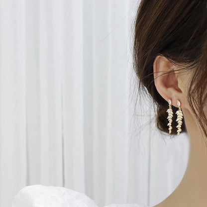 Pendientes de Oro Auténtico de 18k con Circonia Cúbica: Pequeños y Exquisitos