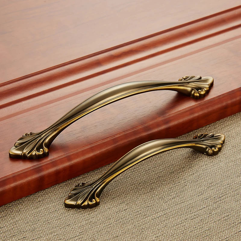 Manijas de Puerta de Armario de Cocina AOBT - Tiradores de Cajón de Diseño Elegante en Color Amarillo Antiguo