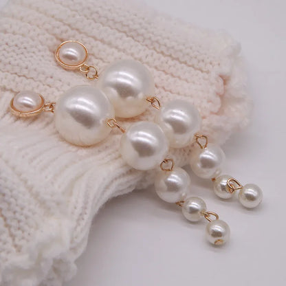 Pendientes largos de perlas de imitación: Elegancia lunar y estelar para regalos de fiesta