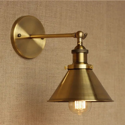 Aplique de Pared Vintage de Hierro Forjado y Latón - Lámpara de Estilo Industrial para Cafés y Salones