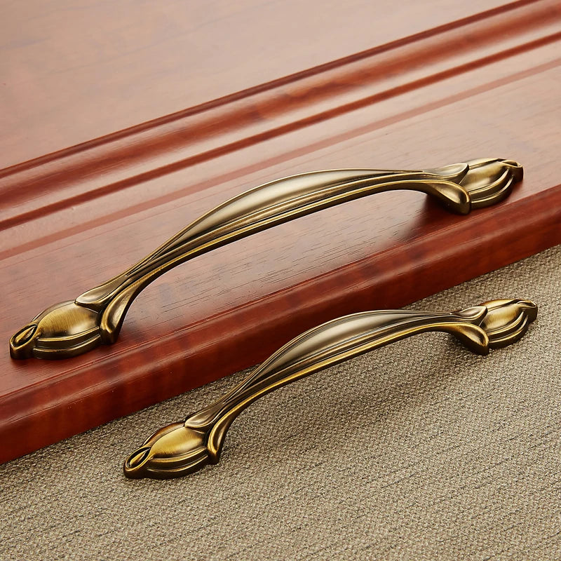 Manijas de Puerta de Armario de Cocina AOBT - Tiradores de Cajón de Diseño Elegante en Color Amarillo Antiguo