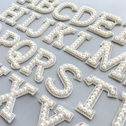 26 Piezas Parches de Letras en Perlas Blancas 3D con Rhinestones para Ropa, Alfabeto Inglés, Aplicación Termoadhesiva, Insignias para DIY