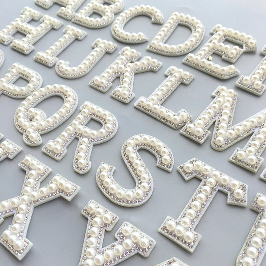 26 Piezas Parches de Letras en Perlas Blancas 3D con Rhinestones para Ropa, Alfabeto Inglés, Aplicación Termoadhesiva, Insignias para DIY