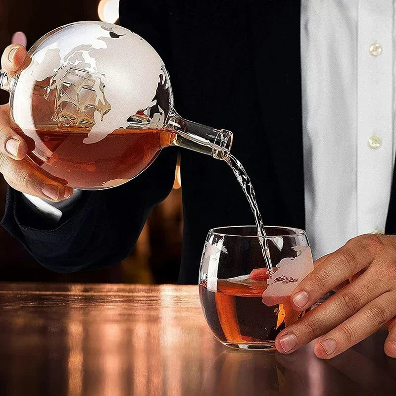 Juego de decantador de globo creativo con jarra sin plomo, soporte de madera y 2 vasos de whisky