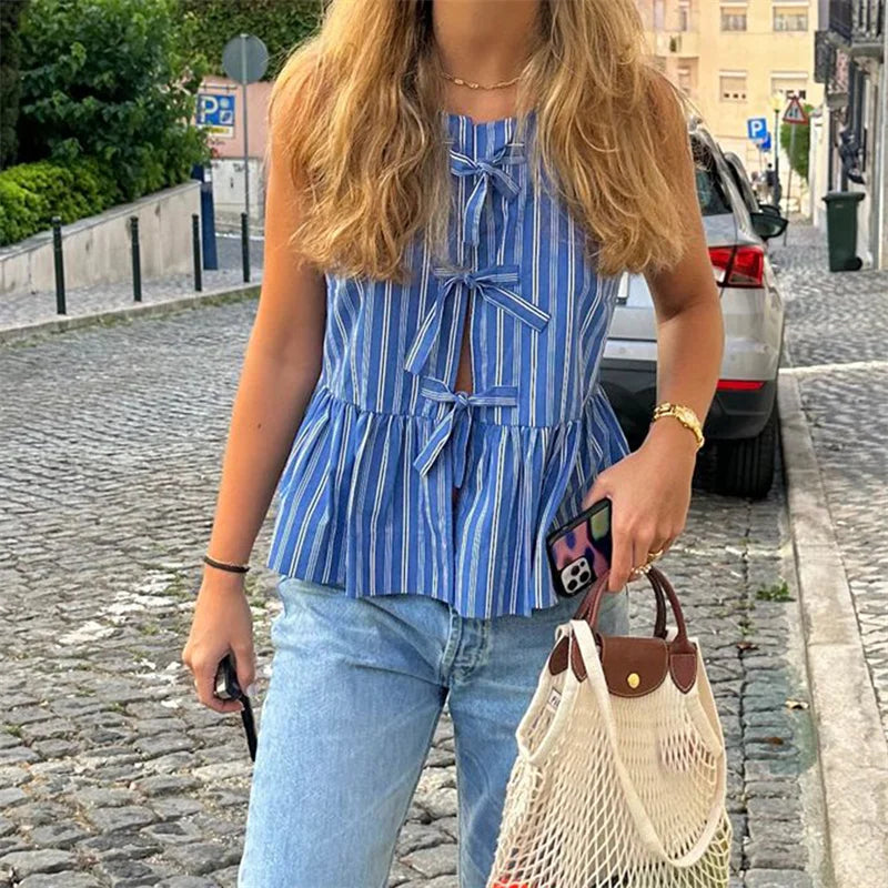Top Sin Mangas para Mujer: Camiseta Elegante a Rayas con Cardigan y Lazo.