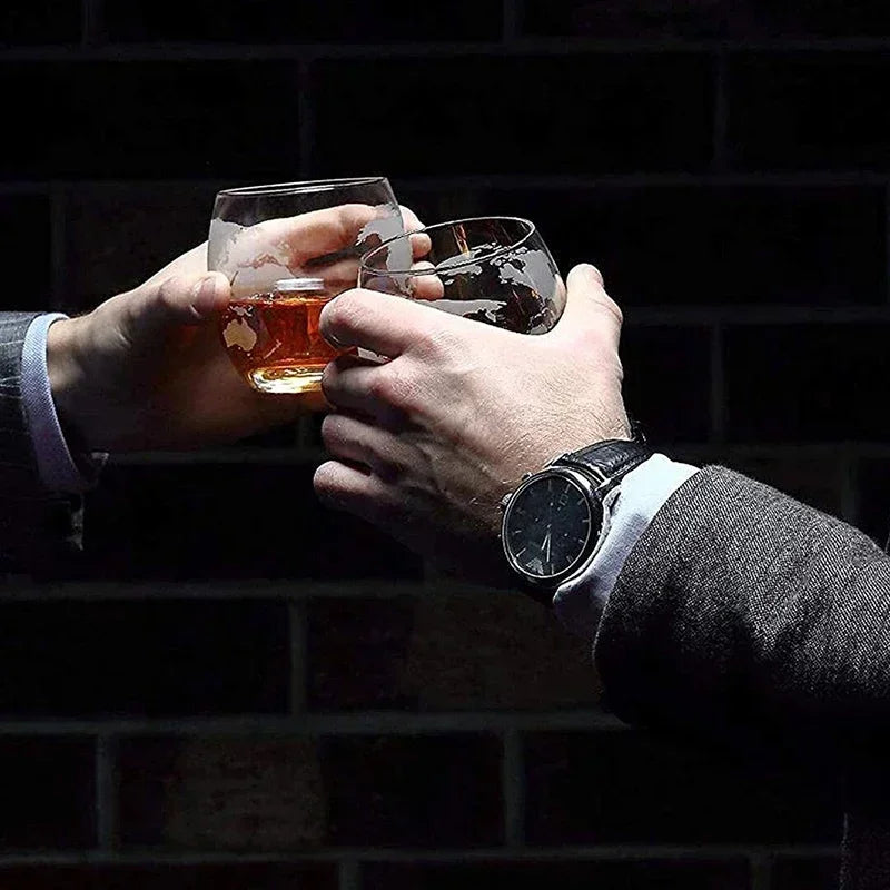 Juego de decantador de globo creativo con jarra sin plomo, soporte de madera y 2 vasos de whisky