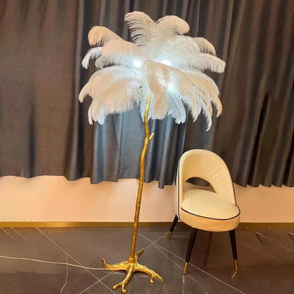 Lámpara de Pie LED con Plumas de Avestruz Nórdica, Resina y Cobre – Decoración para Sala, Dormitorio o Mesita de Noche