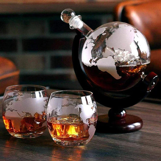 Juego de decantador de globo creativo con jarra sin plomo, soporte de madera y 2 vasos de whisky