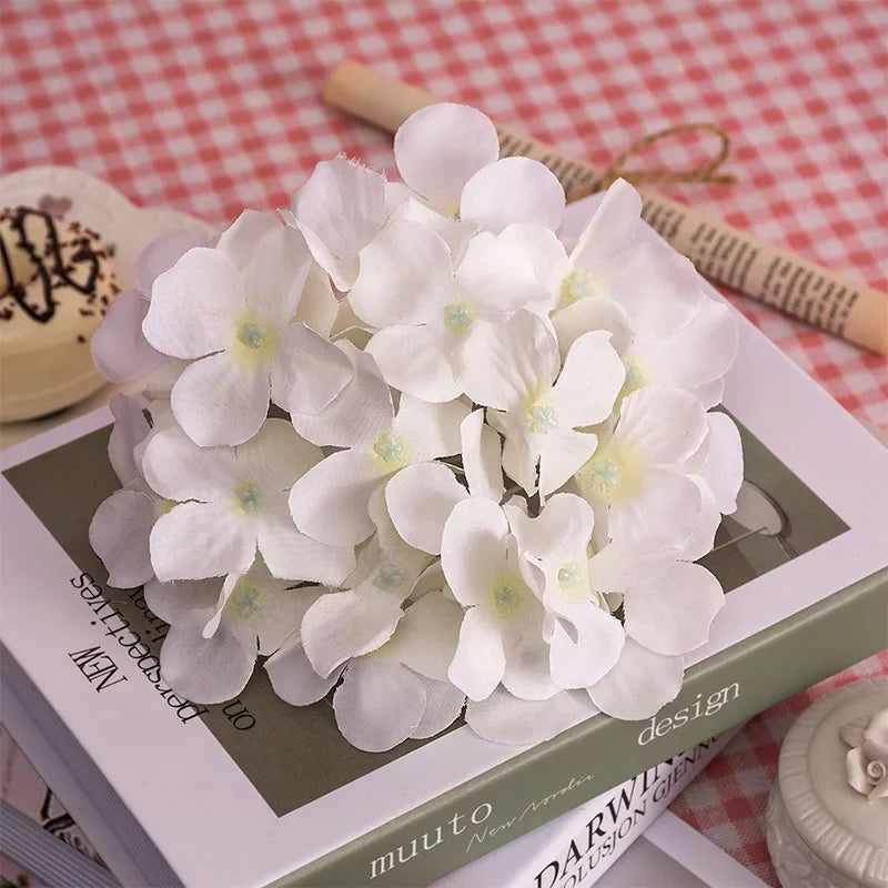 Decoración de Boda con Flores Artificiales de Hortensia de Seda - Ramos Vivos Blancos para Bodas y Eventos (13-15cm)